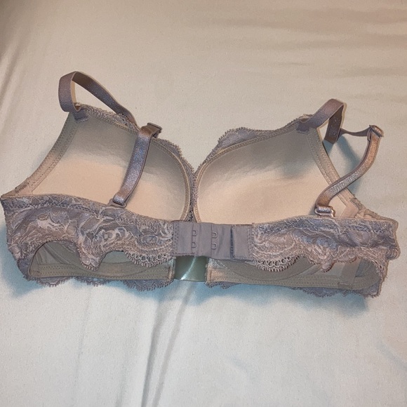 Women’s Victoria’s Secret Very Sexy all over lace Push up plunge bra - Picture 4 of 5